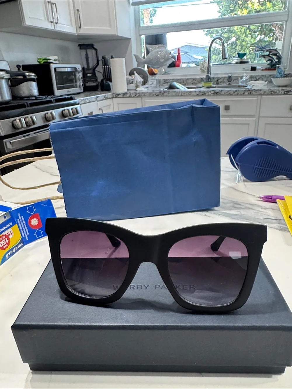 LT DIFF  Black Oversized Sunglasses with Purple Gradient Lenses